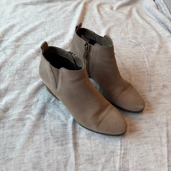 Blondo Women’s Ankle Booties size 9.5 - Picture 1 of 11